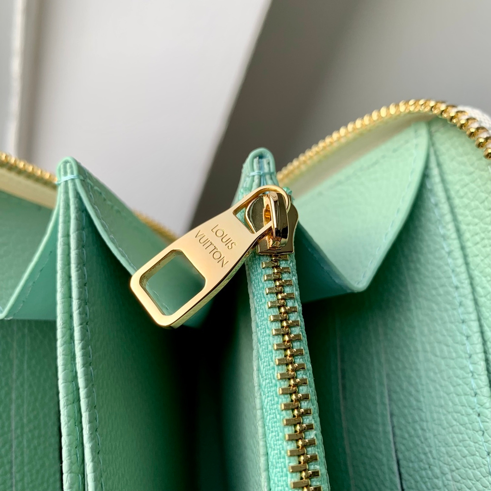 Louis Vuitton Zippy Wallet