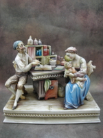 Статуэтка. Фарфор. У лекаря. Capodimonte. Италия