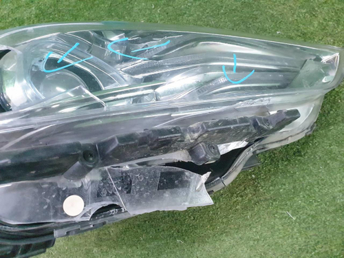Битая Фара правая Genesis G70 (2017-2021) LED
