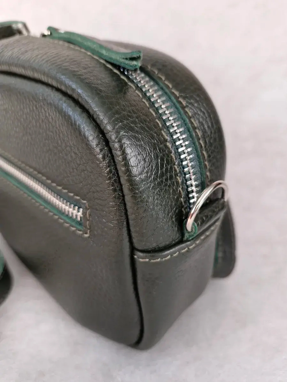 Сумка из натуральной кожи через плечо