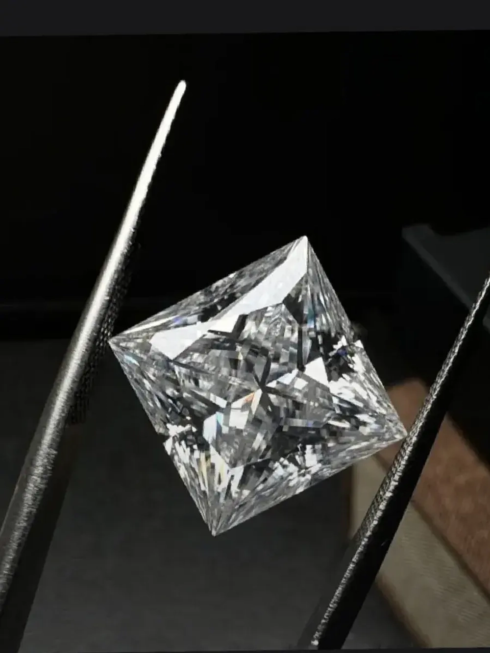 Муассанит принцесса 5.5×5.5мм 1сt