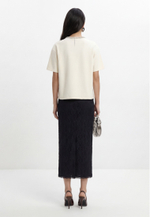 Футболка с кристаллами на воротнике