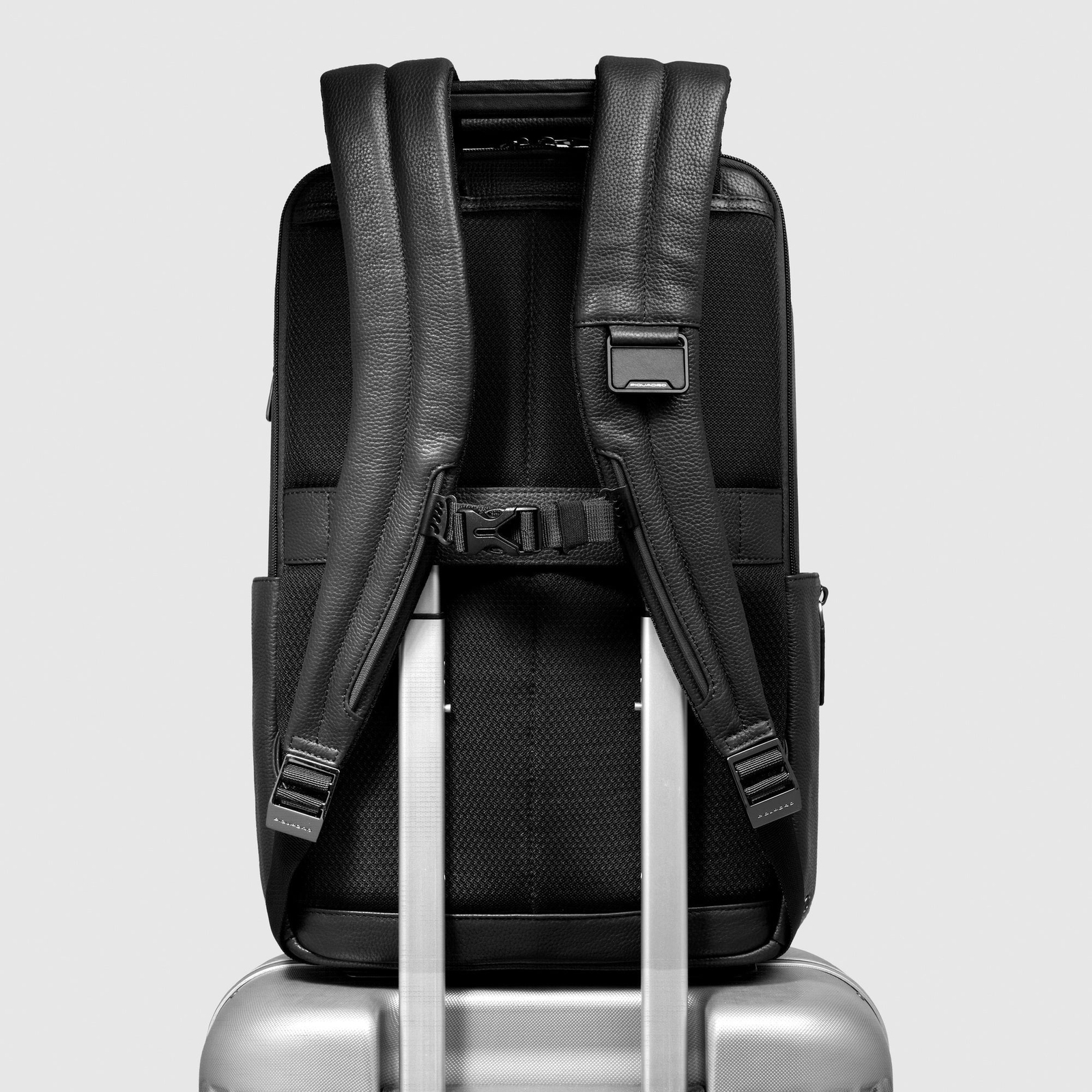 Кожаный дорожный рюкзак Piquadro CA7106MOS/Nero
