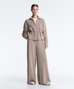 Oysho Мягкая куртка с регулируемой талией и высоким воротником, светло-серый