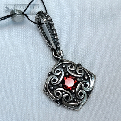 Подвеска "Горесвет" с гранатом