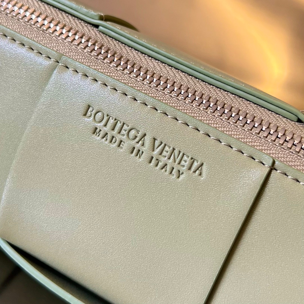 Bottega Veneta Small Canette 21 cm