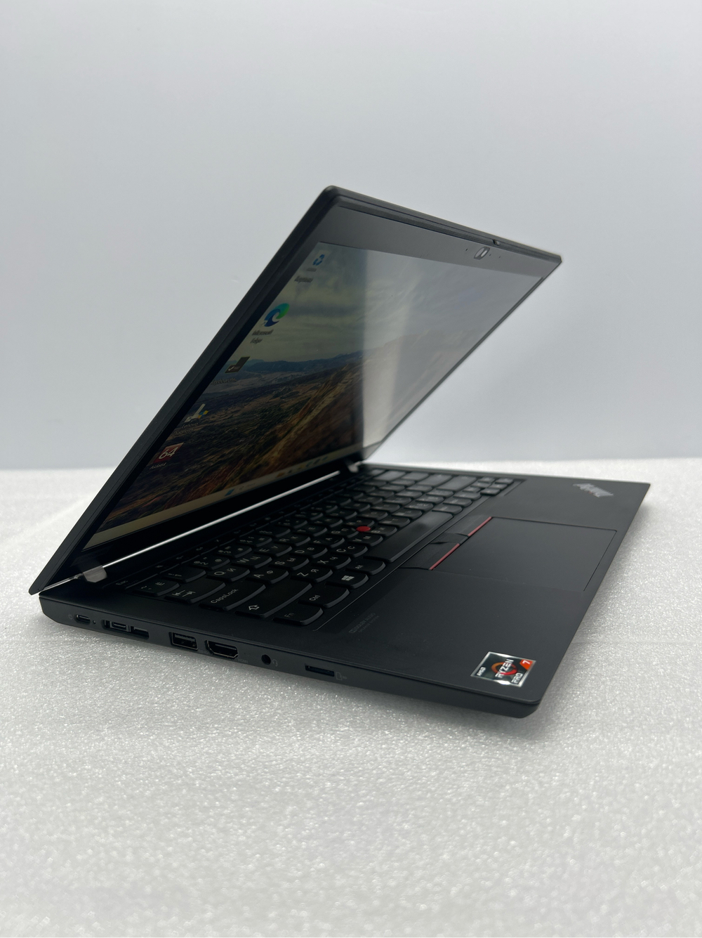 Ноутбук Lenovo ThinkPad T14 Gen 1 (20UES4QC00) 14"/AMD Ryzen 7 Pro 4750U/RAM 16GB/SSD 512GB/AMD Radeon Graphics/1920*1080/IPS/Windows 11/Подсветка кл-ры: НЕТ/Чёрный. Состояние: Уценка/большой след на матрице от клавиатуры/С1
