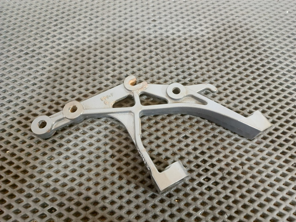 Кронштейн ящика АКБ