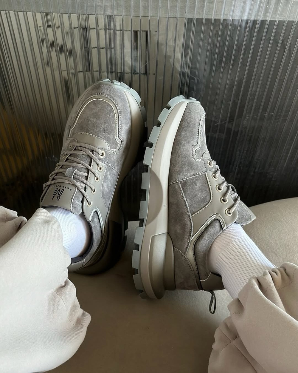 Кроссовки из натуральной замши