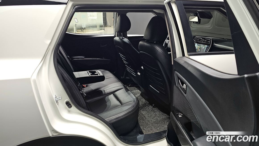 KG Mobility (Ssangyong) Very New Tivoli Бензин 1.5 2WD (11.2020)