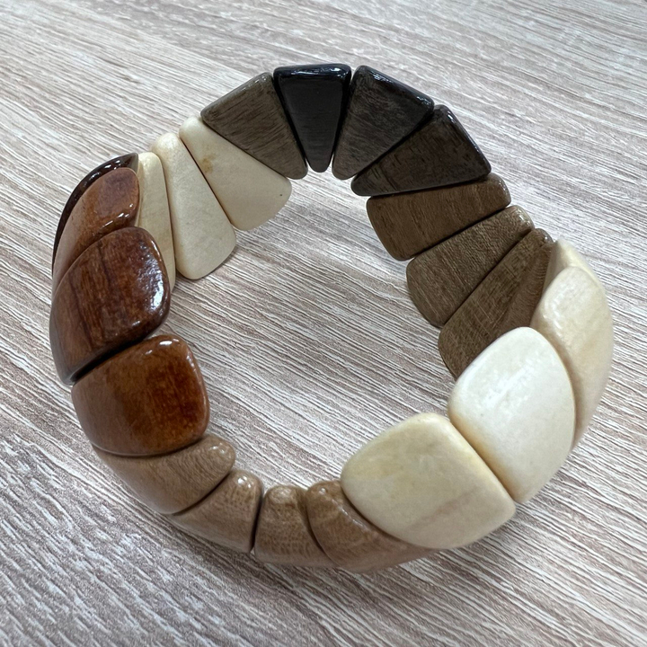 Браслет Волна, в ряд через 4, цвет молочный, светло-коричневый, темно-коричневый, красно-коричневый дерево 25 мм