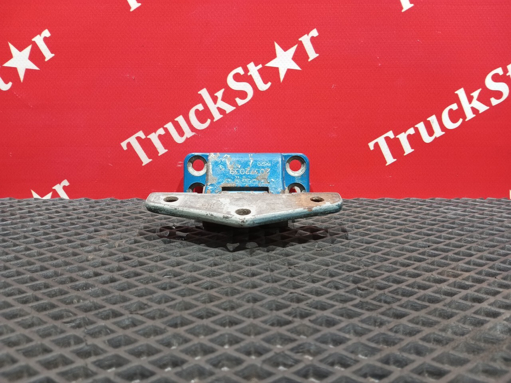 Петля двери