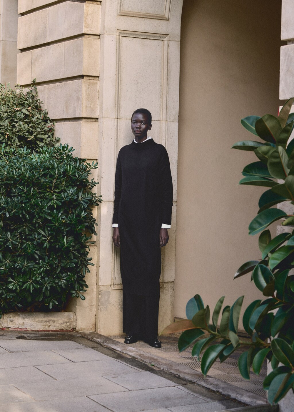 Трикотажное платье с воротником perkins