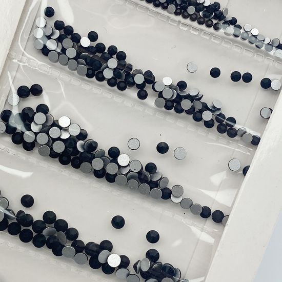 Стразы Стекло микс размеров черные ~1440 шт. упаковка с разделением