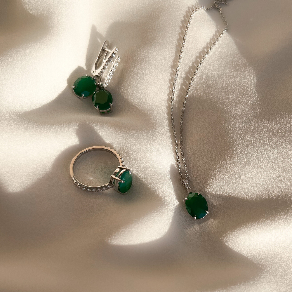 Кольцо Мечта с изумрудным агатом и белыми топазами