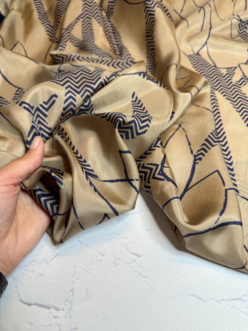 Плательно-блузочный атласный шелк (Max Mara, 100%шелк, Карамельно-бежевый фон/крупные контурные тюльпаны, 138)