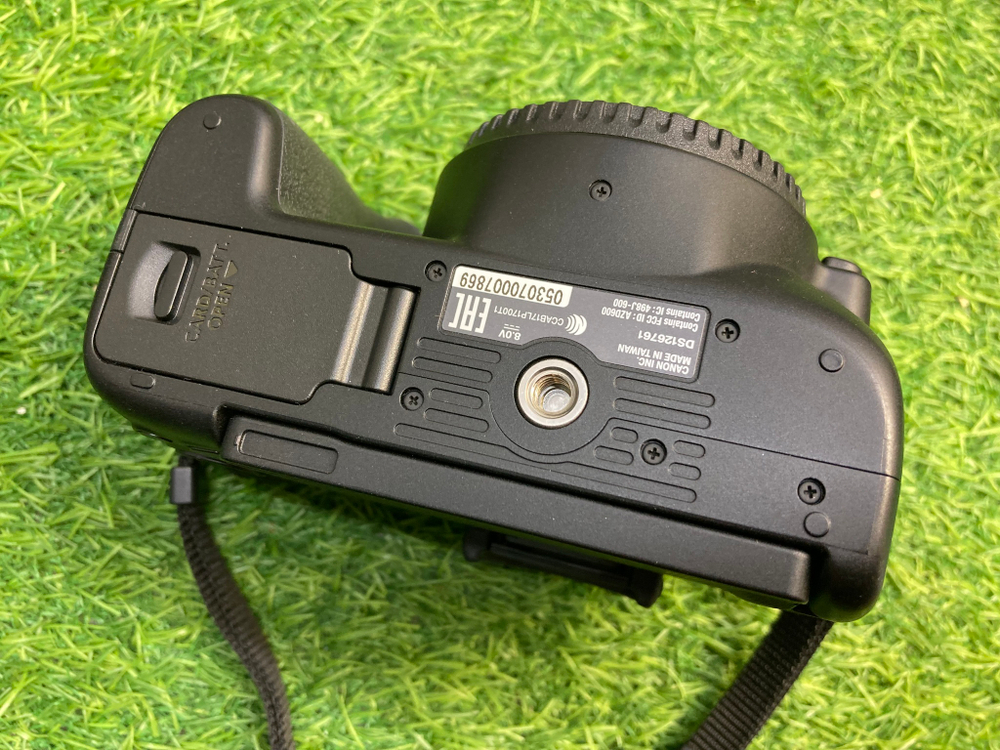 Canon 250D + 18-55mm (1000 кадров) Покупка/Продажа