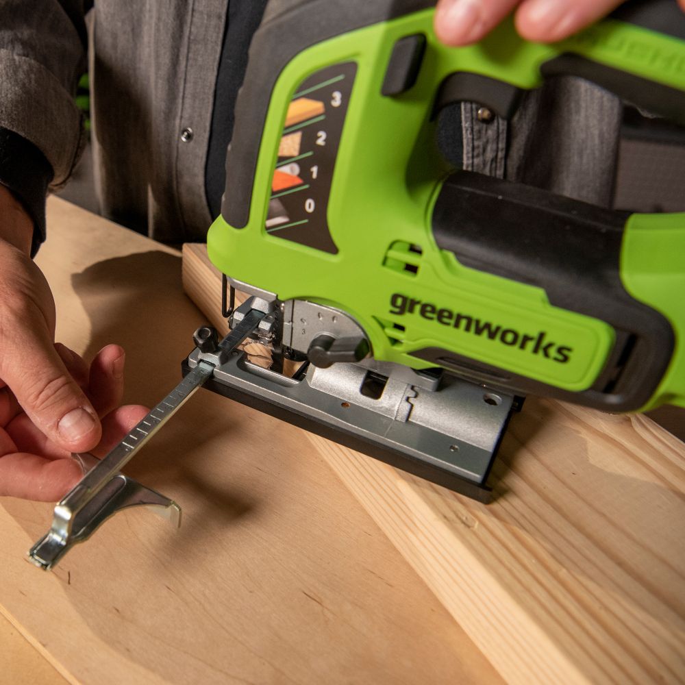 Лобзик акк. Greenworks GD24JS120, 24V, б/щет, 120 мм, 0-3500/мин, 4-ст.маятник, алю.подошва,LED,1х2Ач,ЗУ,кор (3601407CUA)