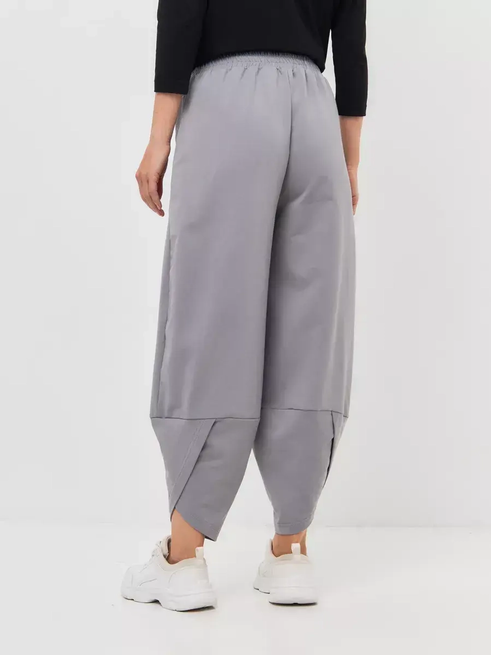 Брюки бананы трикотажные пудровый