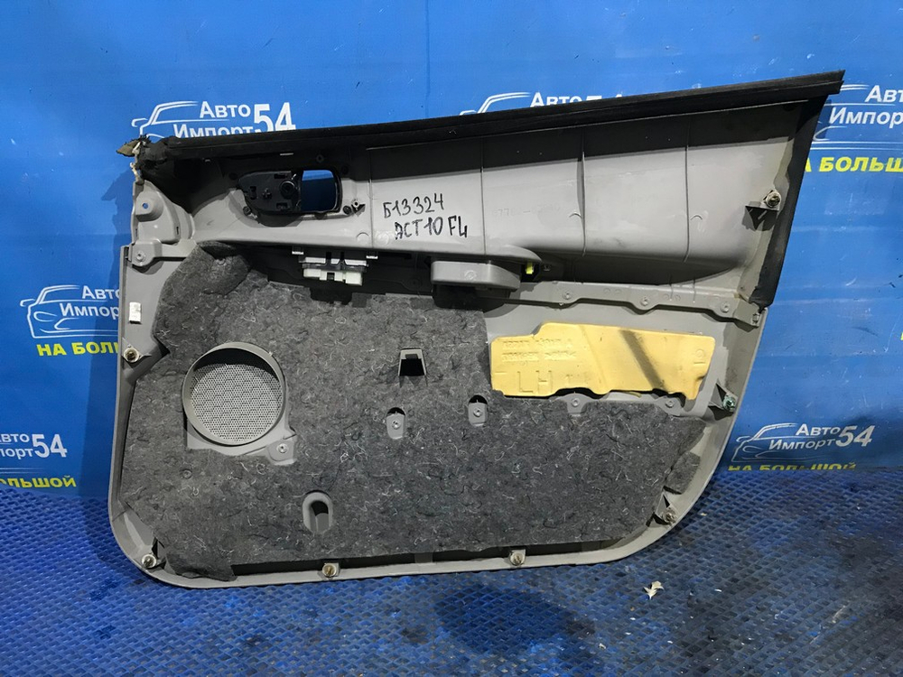 Обшивка двери TOYOTA OPA 2000-2005