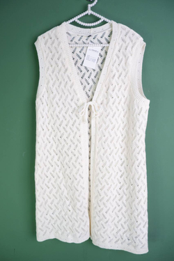 Жилет тонкой вязки, визуально 50 размер