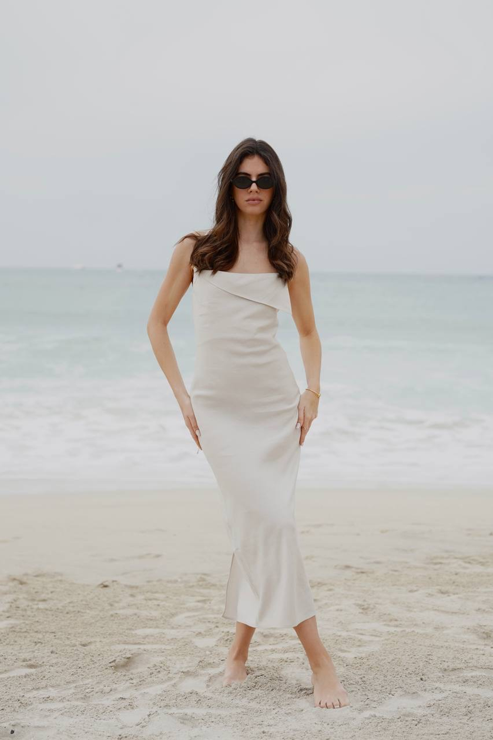 Платье футляр из бежевого льна