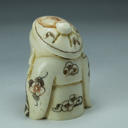 Нэцкэ Шоусин в шапочке