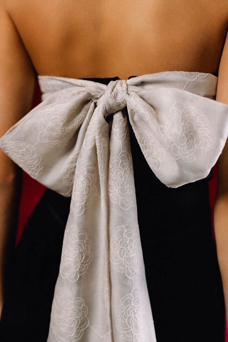 Платье из бархата с декоративным бантом мини