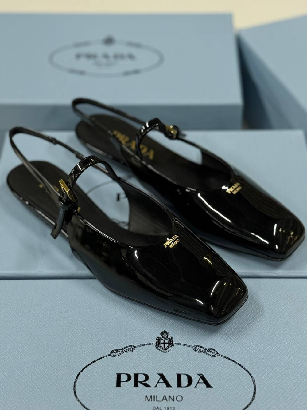 Босоножки Prada