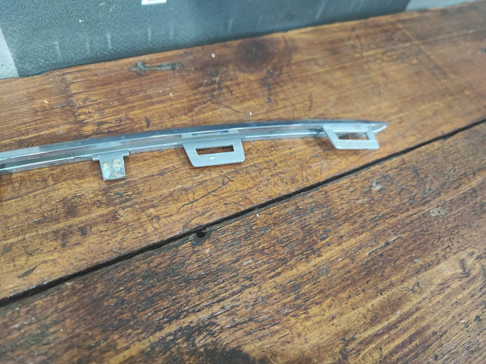 Молдинг переднего бампера Mercedes GLS (X167) 19-нв Б/У Оригинал A1678851206