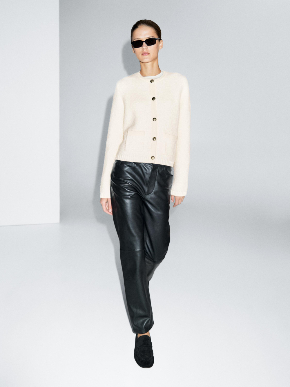 Massimo Dutti Короткий трикотажный кардиган с золотистыми пуговицами, белый