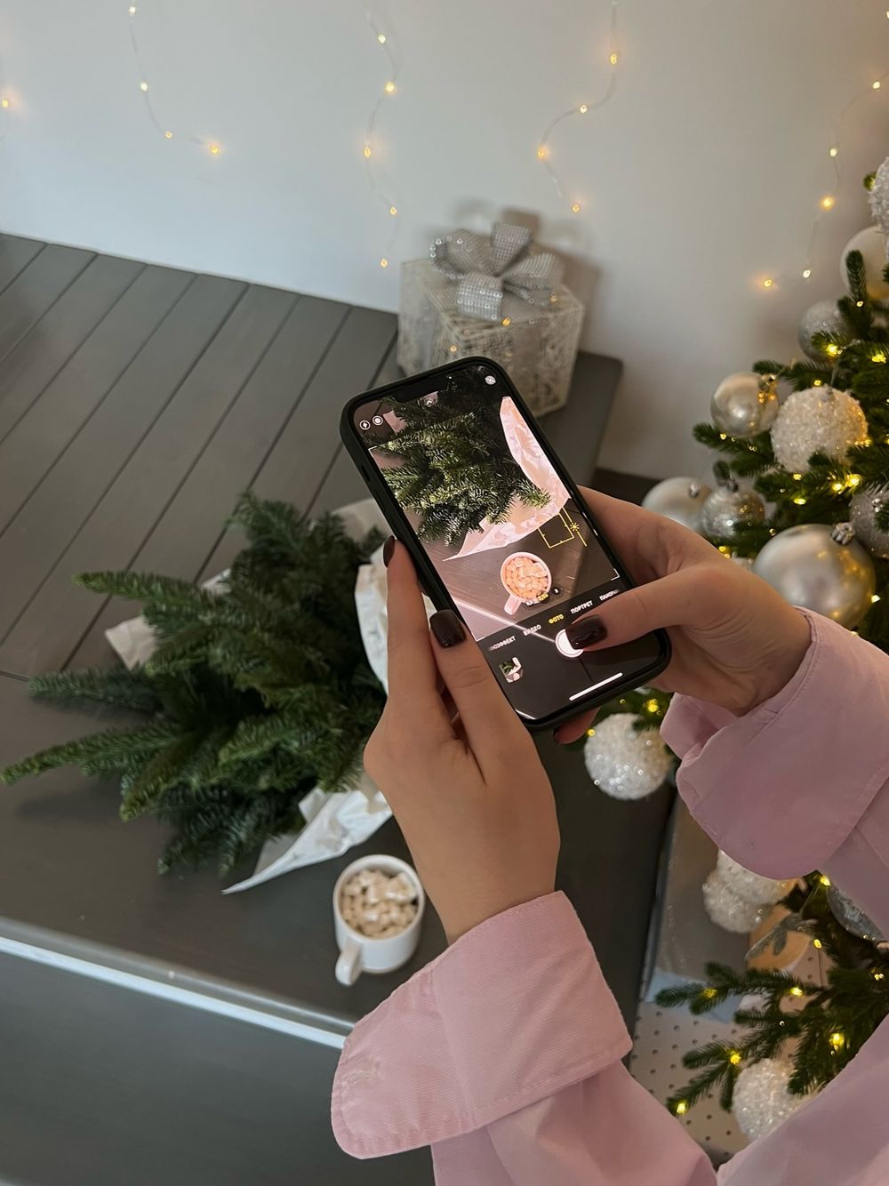 Новогодняя композиция с илексом в коробочке