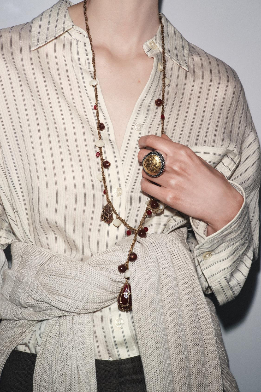 ZARA ОЖЕРЕЛЬЕ С ЦЕПОЧКАМИ И КАМНЯМИ, ЦВЕТ СОСТАРЕННОГО ЗОЛОТА