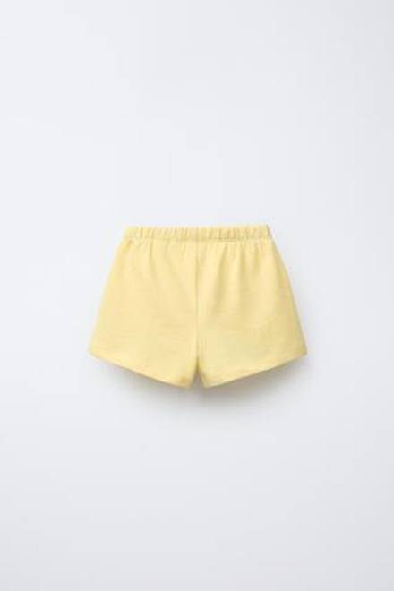 ZARA X CASA LAWA © ШОРТЫ-БЕРМУДЫ С ВОЛНИСТЫМИ ДЕТАЛЯМИ, ЖЕЛТЫЙ