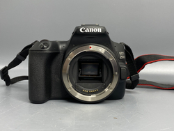 Canon 250D Kit 18-55mm 4-5.6 IS STM 1.000 кадров