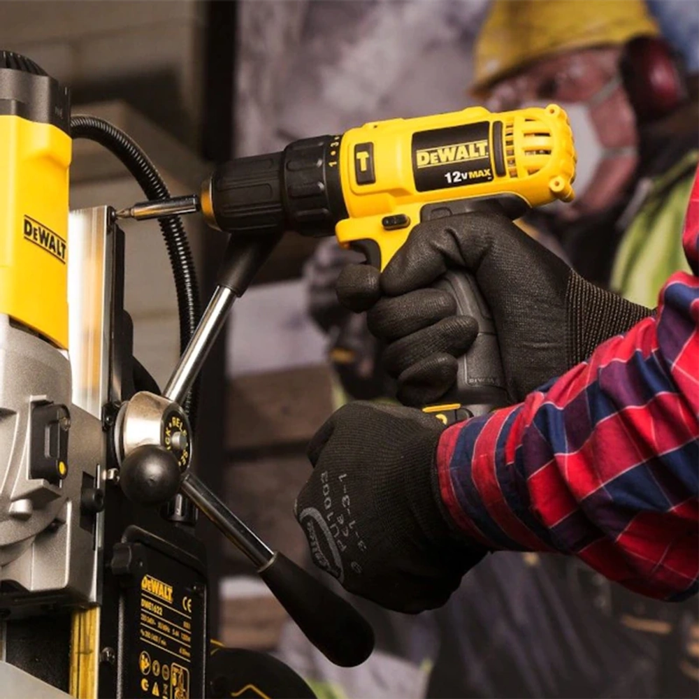 DeWalt DCD716D2-QW аккумуляторный шуруповерт (2 x 2 Ач, ЗУ)