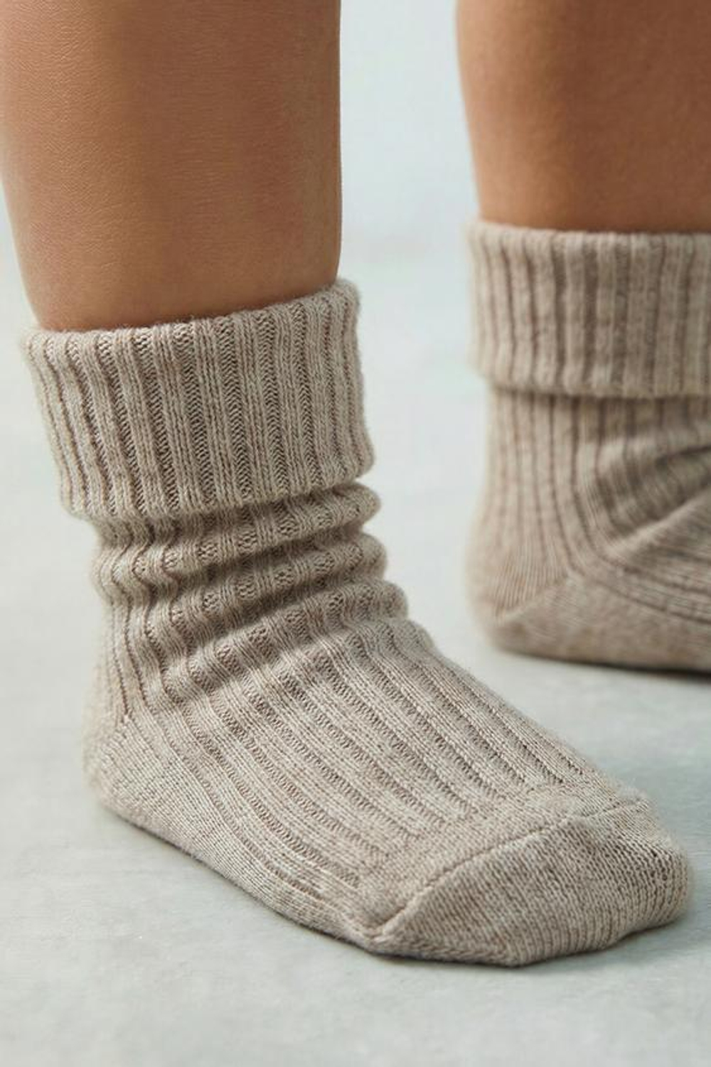 ZARA НАБОР ИЗ 4 ЦВЕТНЫХ НОСКОВ В КОРОБКЕ, СВЕТЛО-БЕЖЕВЫЙ