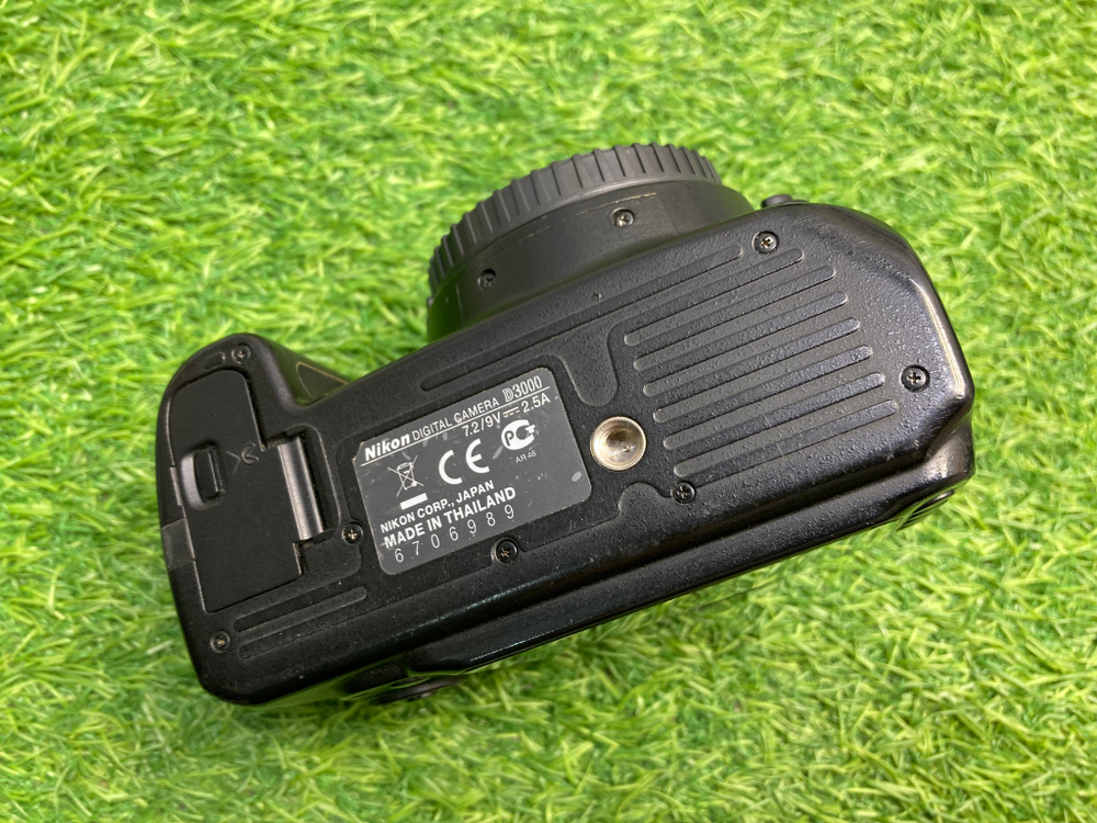 Nikon D3000 (93.000 кадров)