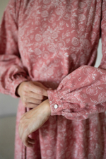 Платье Дафна из фланели для беременных и кормящих мам, Розовый с пионами