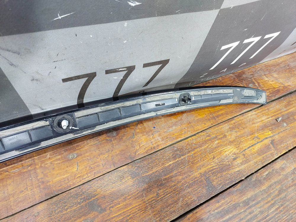 Спойлер крышки багажника Geely Tugella 19-24 Б/У Оригинал 6073075300