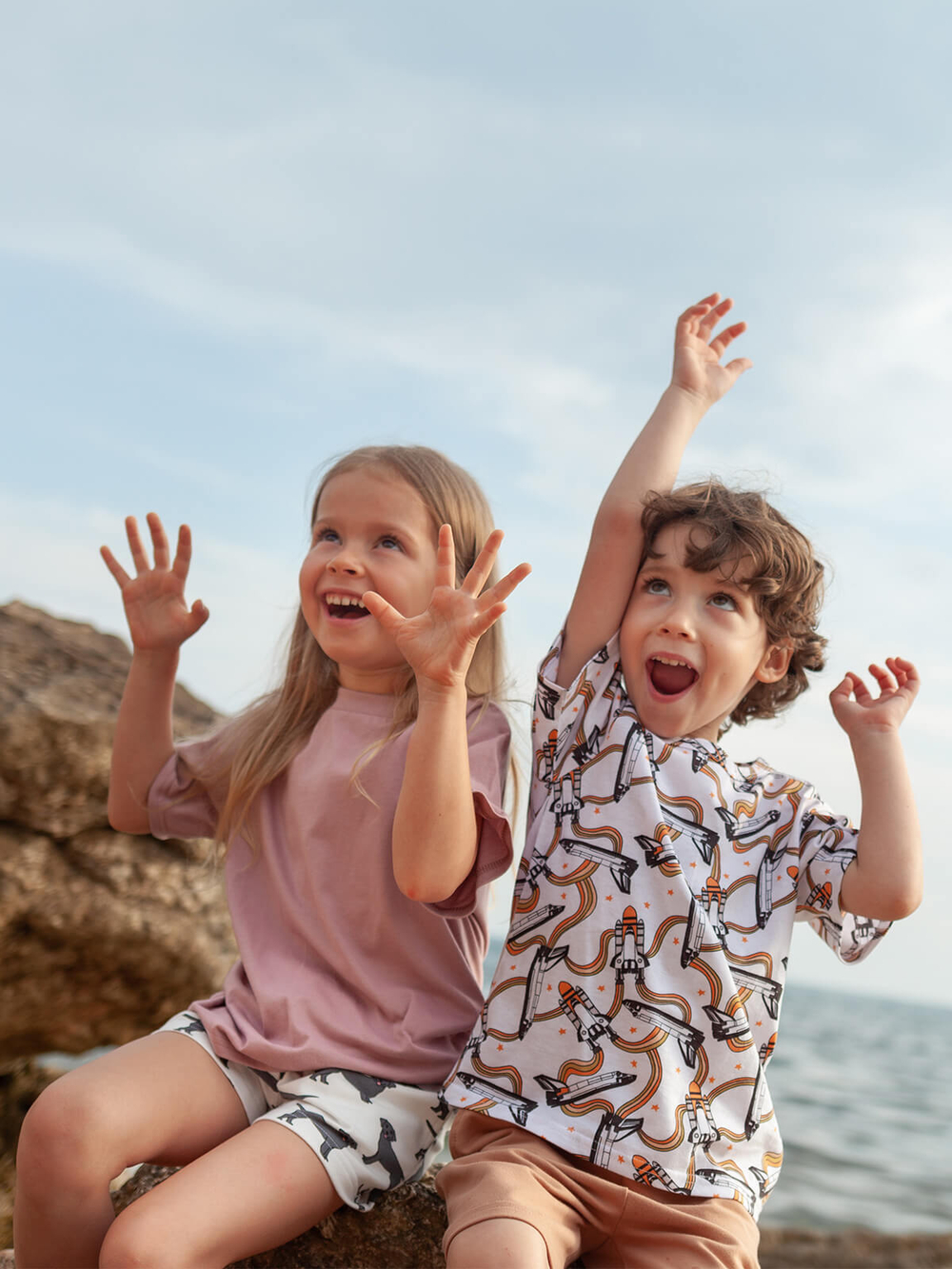 Футболка унисекс Mjölk Ракеты, уценка