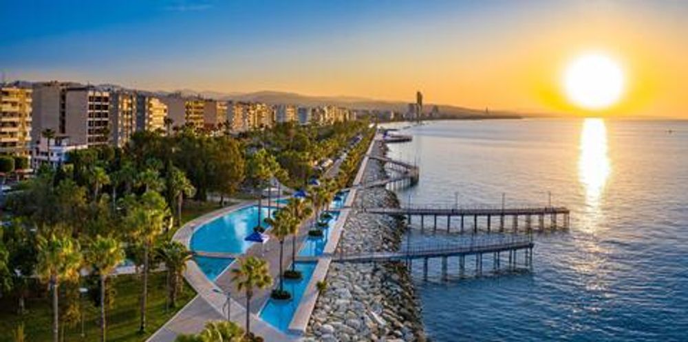 ПМЖ на Кипре для инвесторов: сколько стоит легальное проживание в стране