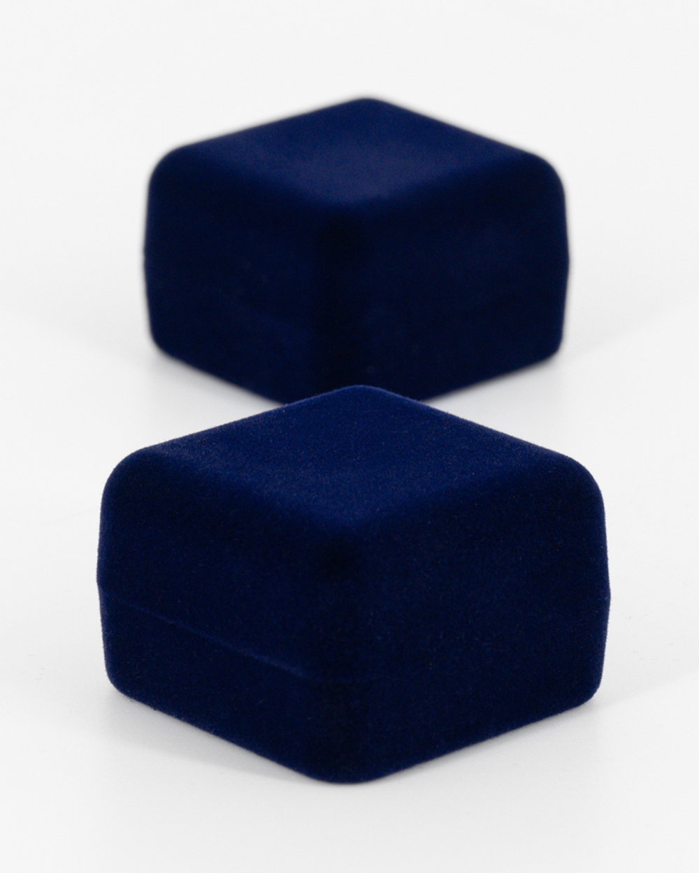 Бархатистая поверхность футляра