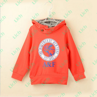 Худи однотонное с контрастным принтом оленя в круге с надписями