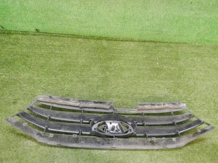 Решетка радиатора Lada Vesta (2015-н.в.)