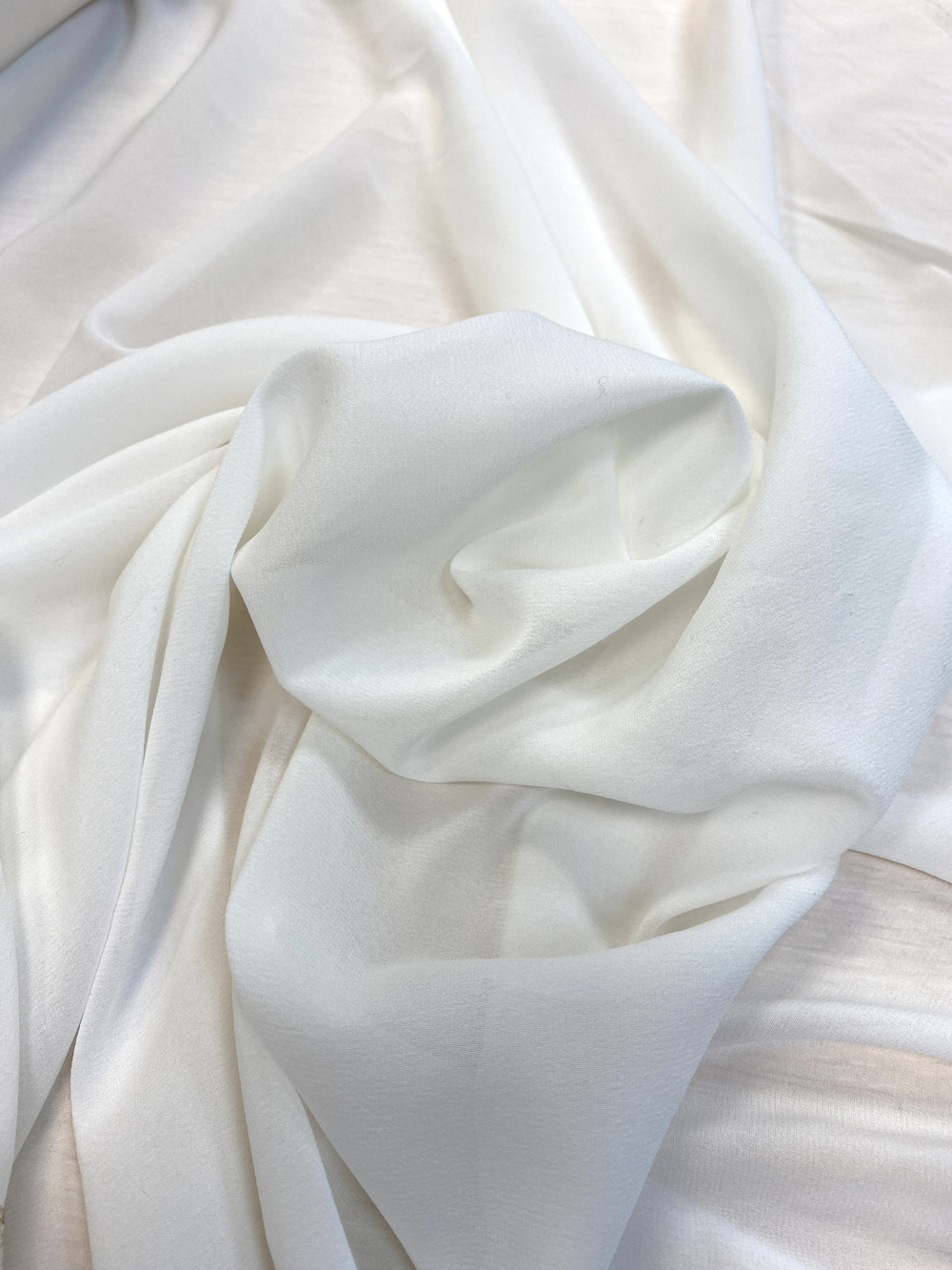 Ткань  натуральный шелк 100%с вышивкой (Италия) ш-120см  цена за 1м