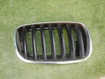 Решетка радиатора правая BMW X5 E70 (2006-2013)