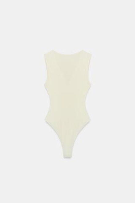 ZARA БОДИ ПРИТАЛЕННОЕ С V-ОБРАЗНЫМ ВЫРЕЗОМ, ЭКРЮ