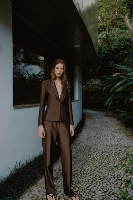 ZARA АТЛАСНЫЙ ПРИТАЛЕННЫЙ БЛЕЙЗЕР, КОРИЧНЕВЫЙ