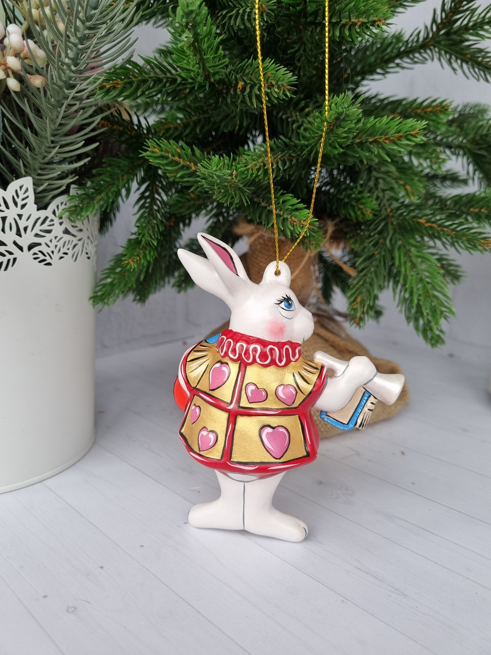 Кролик из Алисы ёлочная фарфоровая игрушка